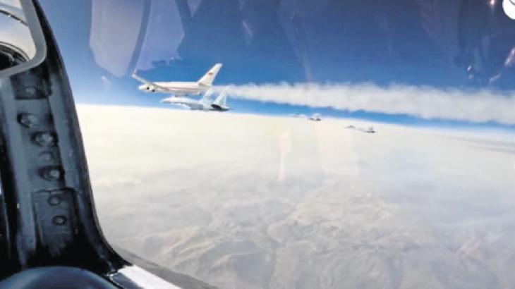 Putin, savaş uçakları eşliğinde BAE’ye uçtu