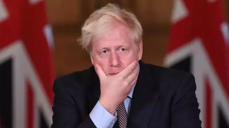 Eski İngiltere Başbakanı Boris Johnson Covid-19 salgınını hafife aldığı için özür diledi