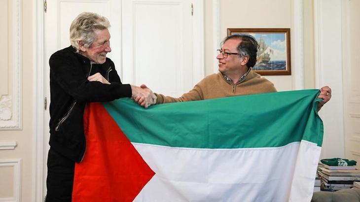 Pink Floyd solisti Roger Waters, Kolombiya Devlet Başkanı ile ‘Filistin’ bayrağı açtı
