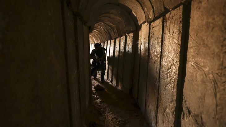 İsrail, Hamas tünellerine deniz suyu boşaltmaya başladı