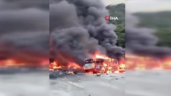 Venezuela’da trafik kazasında 16 araç küle döndü