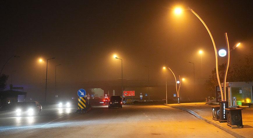 43 ilin geçiş noktasında sis! Göz gözü görmedi