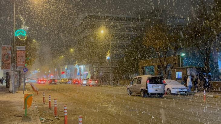 Beyaza büründü! ‘Doğu’nun Çukurovası’na sezonun ilk karı düştü