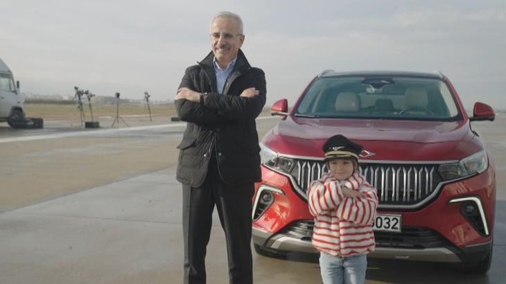 Bakan Uraloğlu, Zayn Sofuoğlu ile yarıştı! Havalimanı pistinde TOGG testi