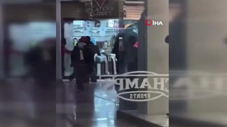 ABD’de alışveriş merkezinde silahlı çatışma!