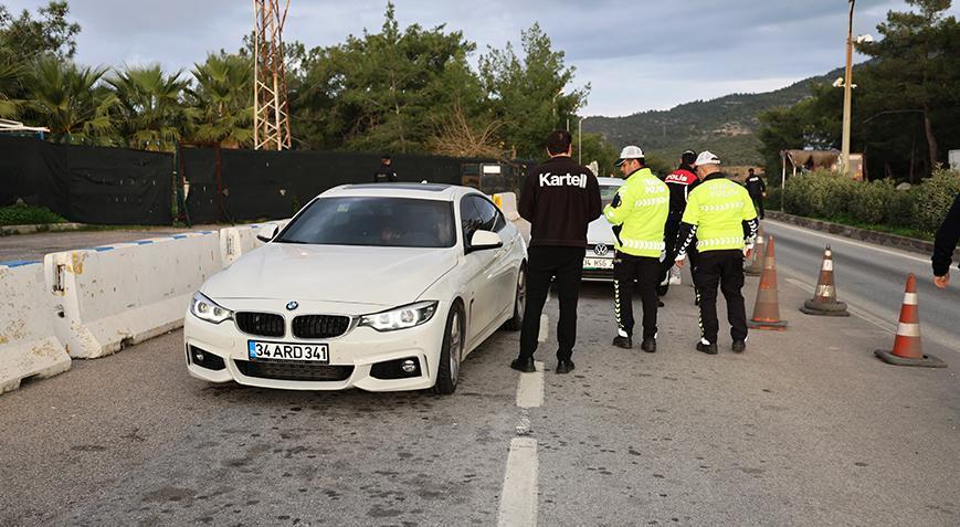 Bodrum’da yılbaşı hazırlıkları başladı! İlçeye 10 bin araç giriş yaptı