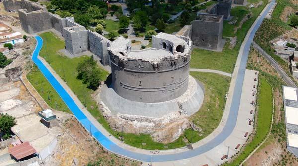 Diyarbakır surlarındaki 98 burcun 70'i restore edildi