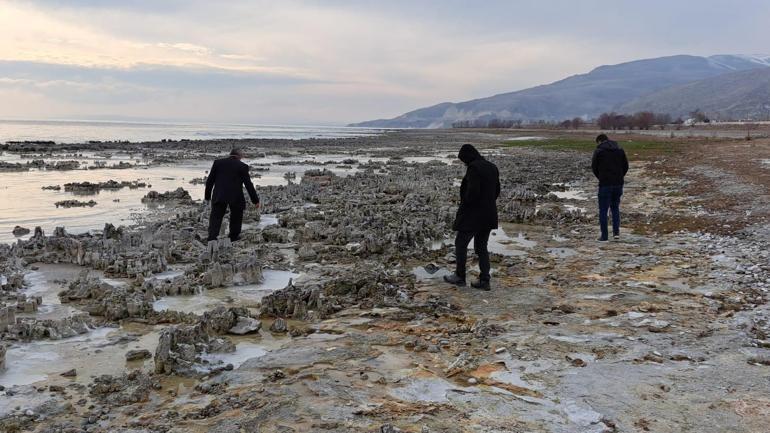 Sular çekildi: 'Mikrobiyalit tarlası' ortaya çıktı