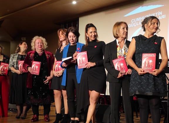 Ceren Moghaddam Cumhuriyetin Güçlü Kadınları Arasında