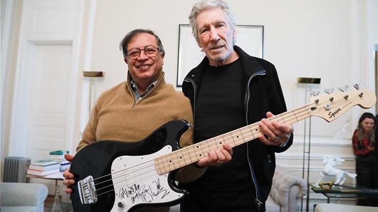 Pink Floyd solisti Roger Waters, Kolombiya Devlet Başkanı ile 'Filistin' bayrağı açtı