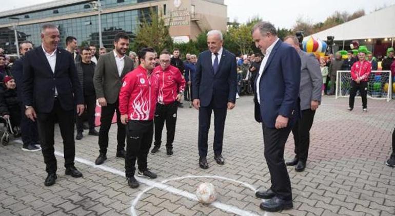 Bakan Bak Ümraniye'deki Engelsiz Spor Merkezi'nin açılışını yaptı