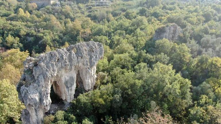 Devasa taşlarla inşa edilmişti: Geriye bu kaya parçaları kaldı