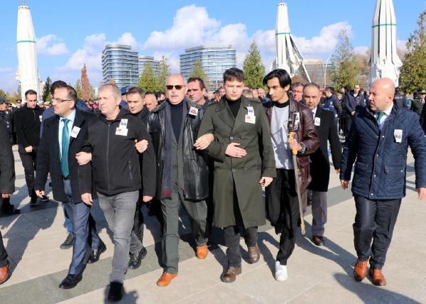 Şehit annesinden cenazede Özgür Özel'e tepki... Şehidin acı mesajı ortaya çıktı: Yine ölmedim