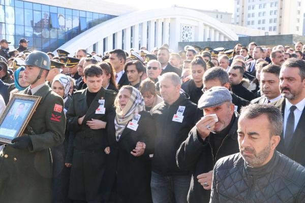 Şehit annesinden cenazede Özgür Özel'e tepki... Şehidin acı mesajı ortaya çıktı: Yine ölmedim