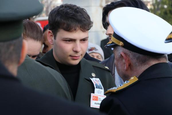 Şehit annesinden cenazede Özgür Özel'e tepki... Şehidin acı mesajı ortaya çıktı: Yine ölmedim