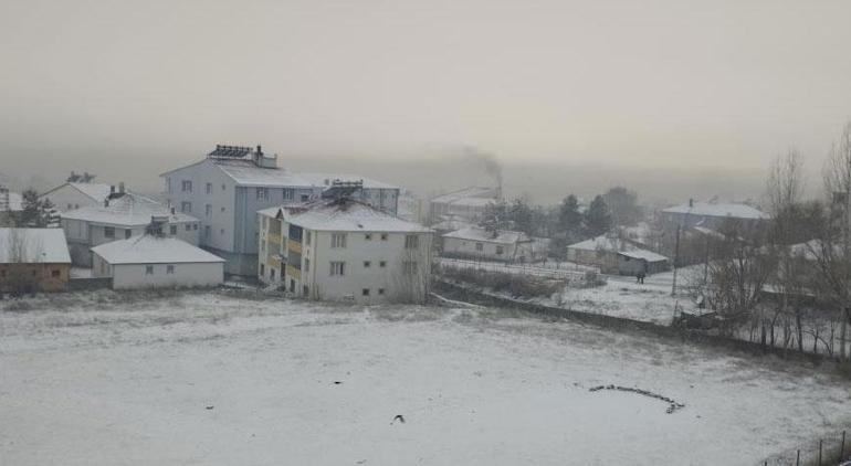 Kent beyaza büründü! Kar kalınlığı 50 santimetreye ulaştı