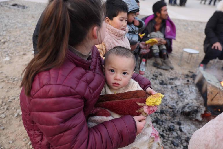 Çin'de deprem: En az 116 ölü, 400 yaralı