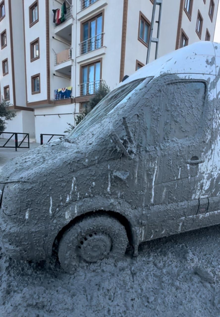 Pendik'te araç sahiplerine beton şoku! Bu manzarayla karşılaştılar