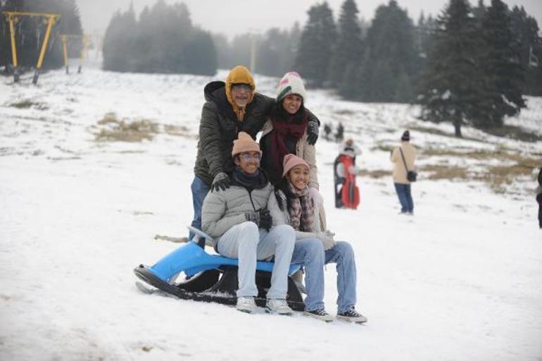 Burası Uludağ! Kayak için geldiler, kızakla idare ettiler