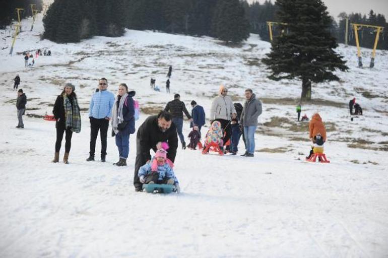 Burası Uludağ! Kayak için geldiler, kızakla idare ettiler