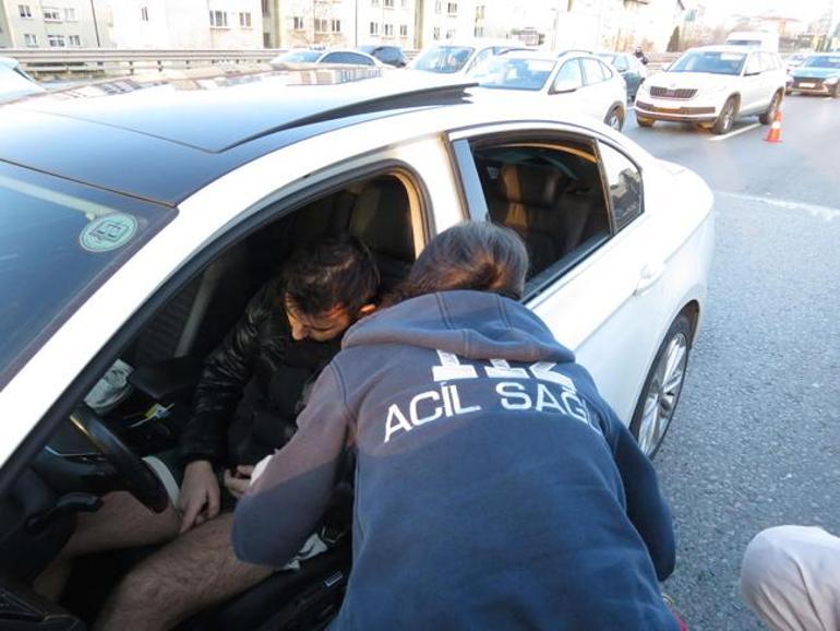 İstanbul'da sol şeritte durdu! Direksiyonda uyudu, trafiği kilitledi