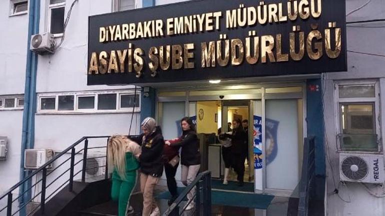 Güzellik merkezine 'Balans' operasyonu! Plaza önünde şok görüntü