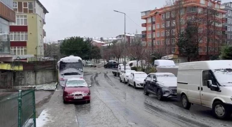 Çerkezköy beyaza büründü! Sürücüler zor anlar yaşadı