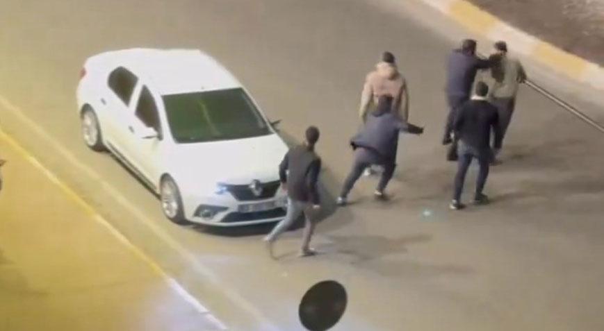 Şanlıurfa’da yol ortasındaki kavga! Tekme- tokat dönüştüler