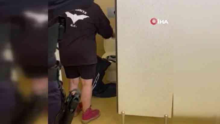 Korku dolu anlar: Halk tuvaletinden yılan çıktı!