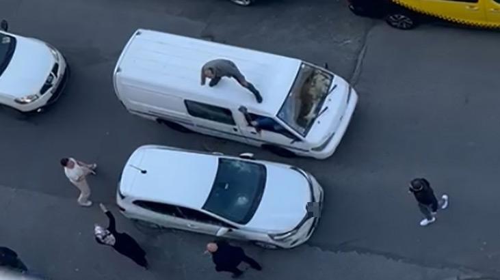 İstanbul’da yol verme tartışması kavgaya dönüştü, sürücüler balyozla saldırdı