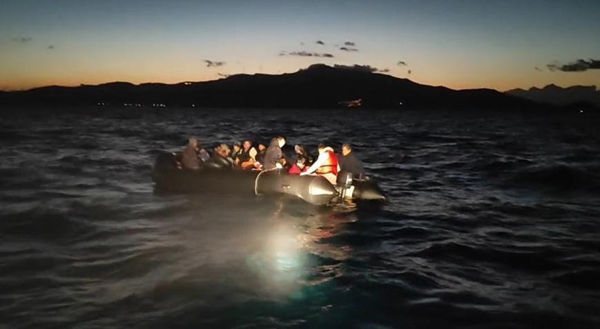 Ölümle burun buruna gelen göçmenlerin imdadına Sahil Güvenlik koştu