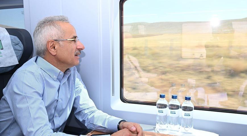 Bakan Uraloğlu rekoru açıkladı! 2 yılda 2 milyon 423 bin 868 yolcu seyahat etti