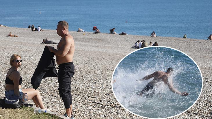 Antalya’da deniz sıcaklığı şaşırttı, sahile inen kendini suya attı