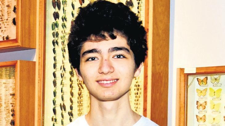 Okulunun bahçesinde örümcek türü keşfetti