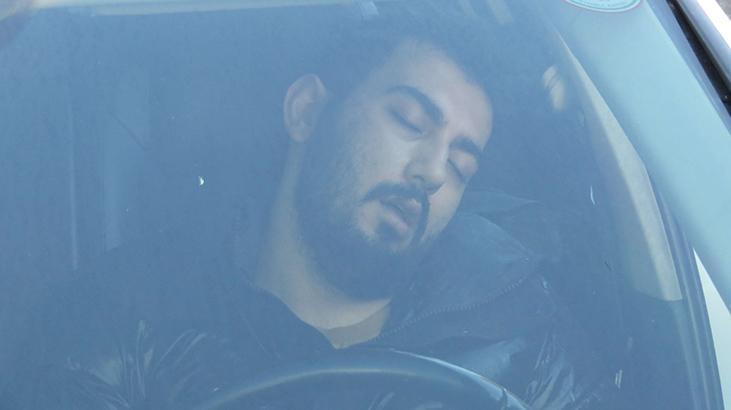 İstanbul’da sol şeritte durdu! Direksiyonda uyudu, trafiği kilitledi