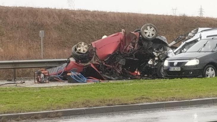 Kontrolden çıkan otomobil karşı şeritteki araçla çarpıştı! 2 kişi hayatını kaybetti