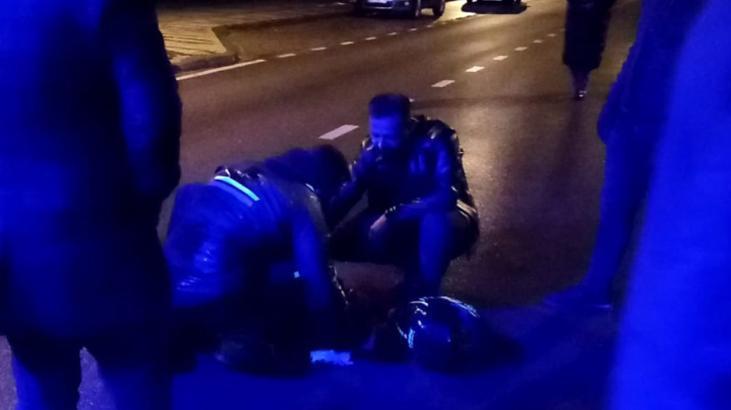 Otomobille çarptı! Yaraladığı yayanın yanında ağladı