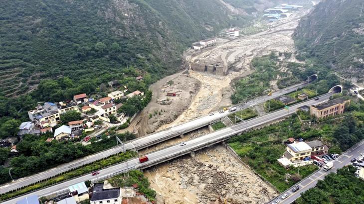 Çin’de toprak kayması! 18 ev adeta yutuldu, korkunç bilanço