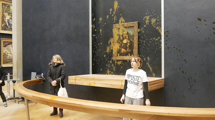 Aktivistler Mona Lisa tablosuna çorba fırlattı