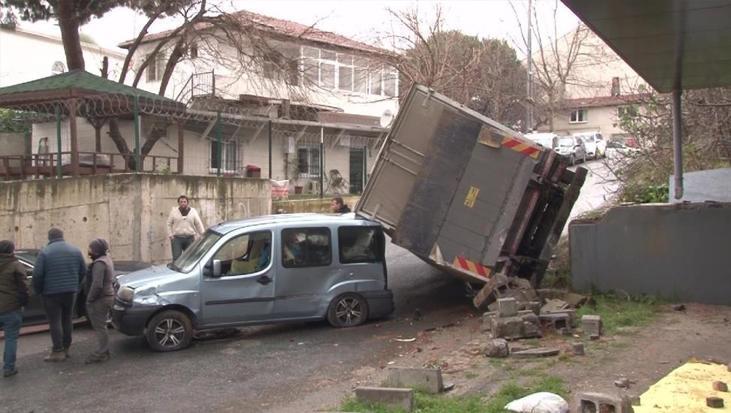 İstanbul’da korku dolu anlar: Kamyonun freni patladı