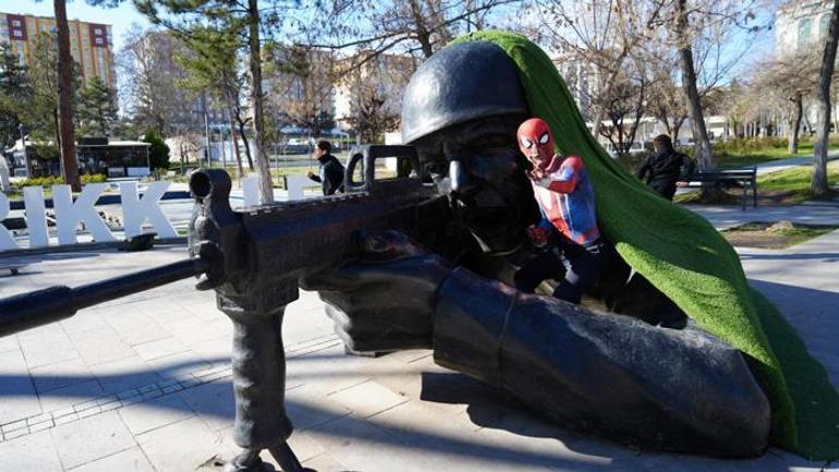 Şehir şehir gezdi! 14. durağı Kırıkkale oldu: Örümcek adam yollarda