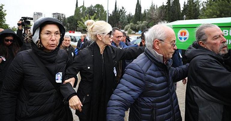 Hülya Yiğitalp'ten gözyaşlarıyla veda! Uzay mühendisi oğlu Adana'da toprağa verildi