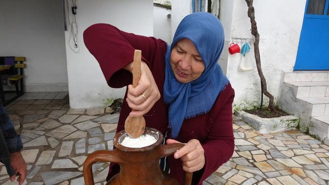 400 yıllık yöntem! Toprağın altına gömüp, 1 yıl bekliyorlar