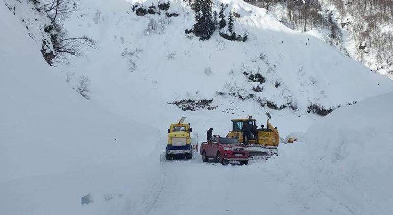 Yer: Artvin! Karda kaybolan aracını 4 gün sonra buldu