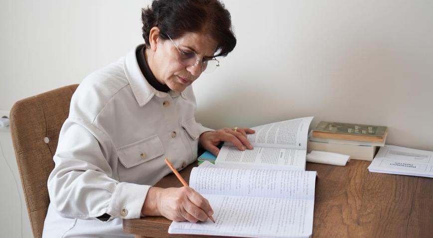 60 yaşında üniversiteyi bitirdi, gönüllü öğretmen olmak istiyor