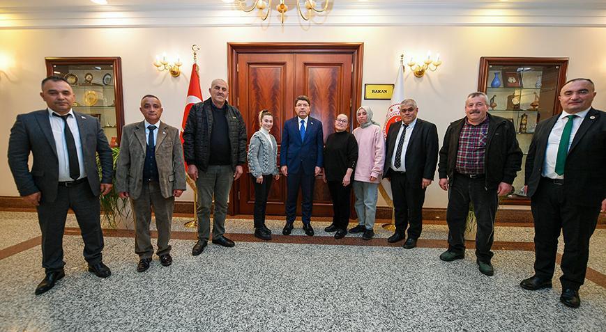 Adalet Bakanı Tunç maden şehitlerinin ailelerini ağırladı