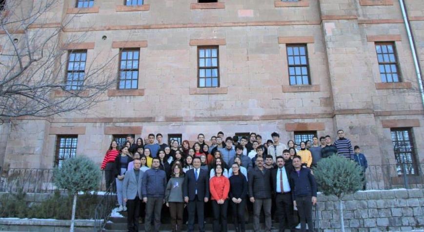 1.5 asırlık okulda eğitim kampı! ‘Bütün imkanları seferber ettik’