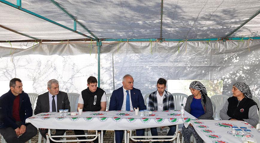 Bakan Ersoy’dan Antalya’da sel felaketinde hayatını kaybeden sürücünün ailesine taziye ziyareti