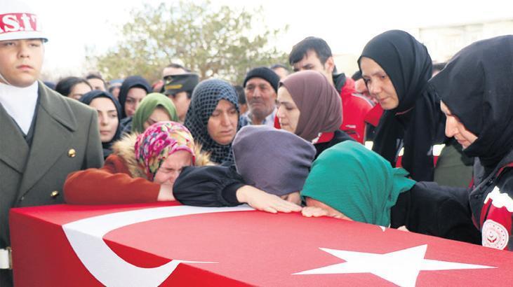 Şehit asker toprağa verildi