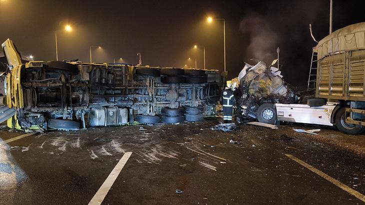 Anadolu Otoyolu’nda TIR, patates yüklü kamyona çarptı: 2 yaralı